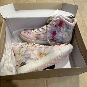 Ted Baker Women's Pink and White Floral Sneakers